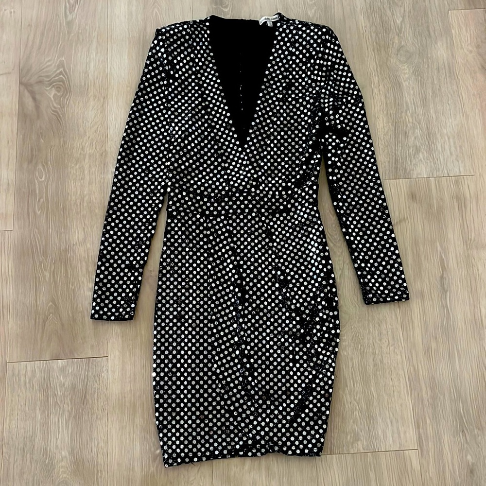 Shoulder padded sequin dress! Low cut and sexy. Absolutely love this dress. USA